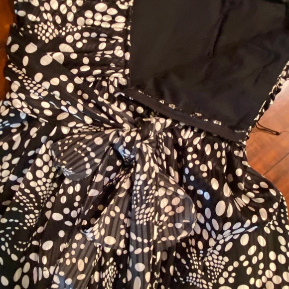 Beautiful silky dress - Picture 9 of 9